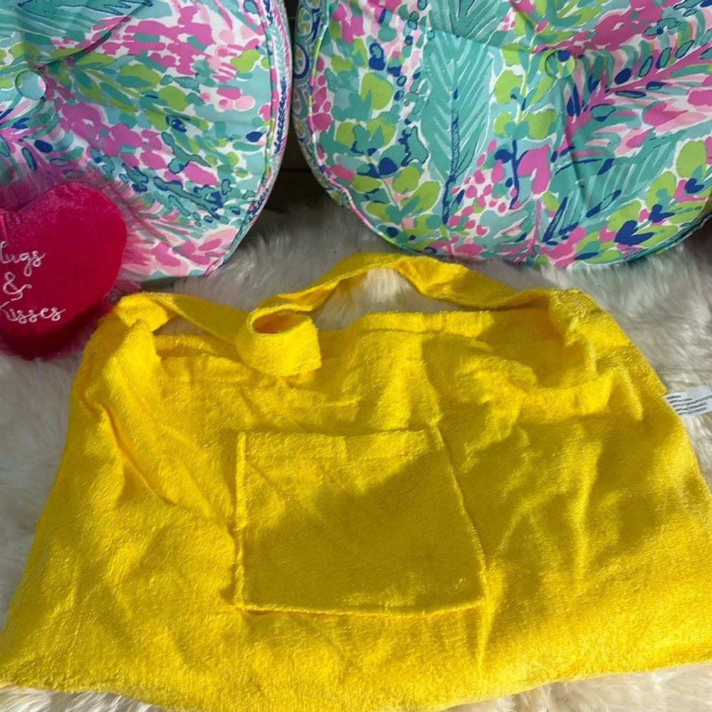 NEW! W/o tags sunshine yellow lightweight terrycloth beach bag/towel combo